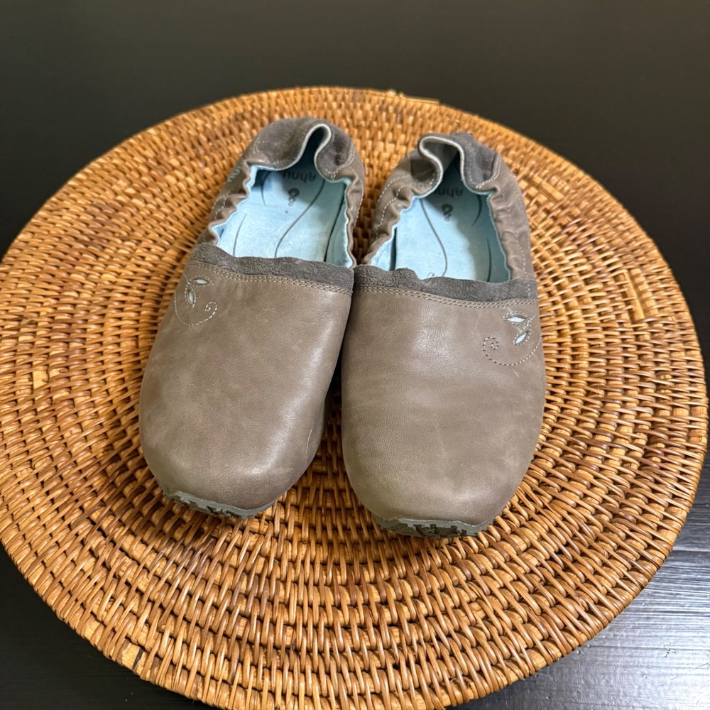 Ahnu Karma Women Taupe Brown Leather Ballet Flats AF2435 Slip On Shoes 8